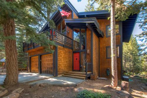 Truckee House | Deck and Resort Amenities Expansive Truckee Cabin