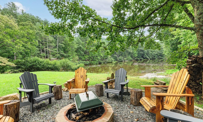 Deep Gap Cottage | Deck & Game Room! Lakefront Blue Ridge Mtn Gem