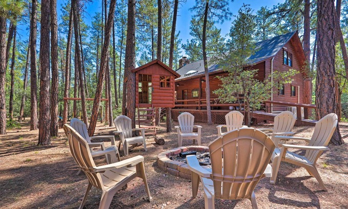 Pine Cottage | Deck, Games & Fire Pit: Modern Pine Cabin!