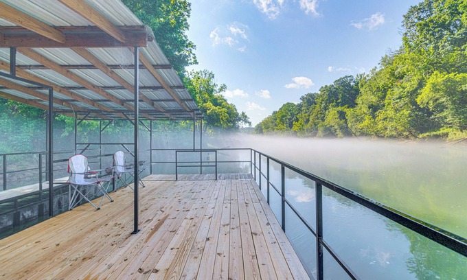 Heber Springs Cottage | Deck & Gas Grill: Riverfront Home in Heber Springs