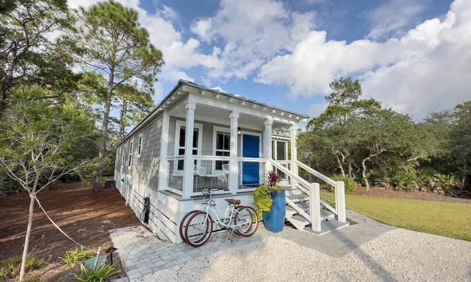 Inlet Beach Cottage | Deck, Porch & Yard Galore | 3BR Coastal Escape