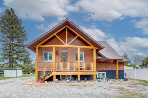 Ashton House | Deck with Hot Tub Ashton Cozy Cub Cabin