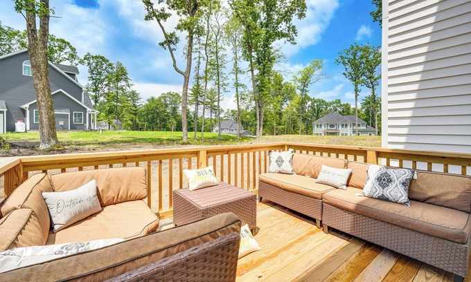 Kresgeville Cottage | Deck & Yard: Spacious Poconos Home