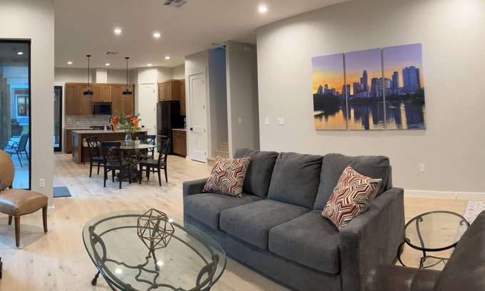 Hancock House | Decked-Out near DKR Stadium and UT 4-bedroom NEW house in the Heart of Austin!
