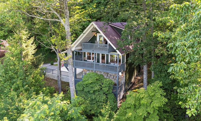 Old Fort Cottage | Decks + Lake Access: Scenic North Carolina Retreat