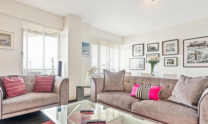 Brighton Apartment | Deco Seafront - Seafront Apartment - Sleeps up to 6