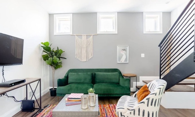 Le Droit Park House | Decompress in the Zen Surroundings of a Cozy Carriage House