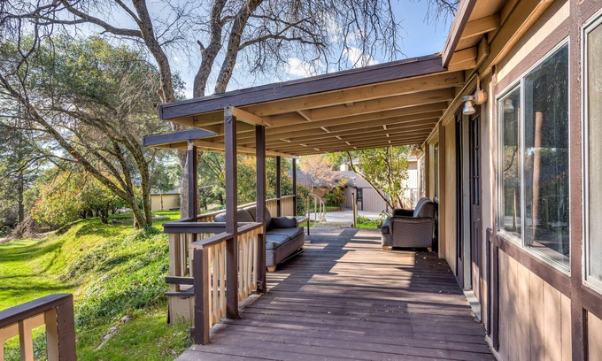 Oakhurst House | Deer Heaven Mobile Cottage