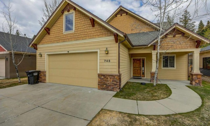 McCall House | Deer Ridge by Casago McCall - Donerightmanagement