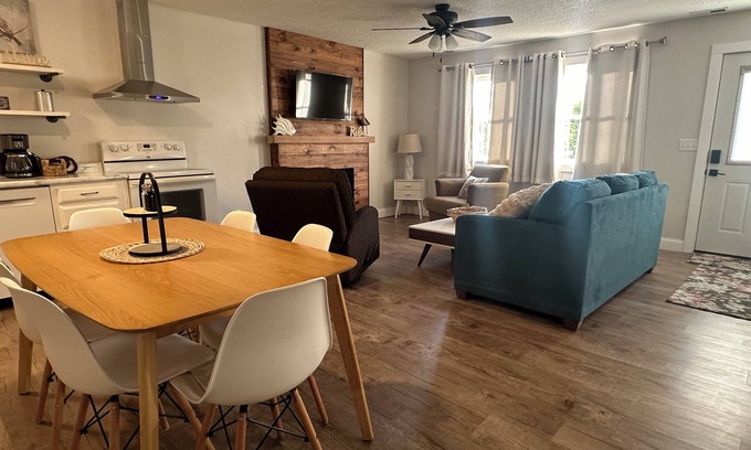 Sunrise Beach House | Deer Run Duplex-Beautiful Lake View-Shared Dock!