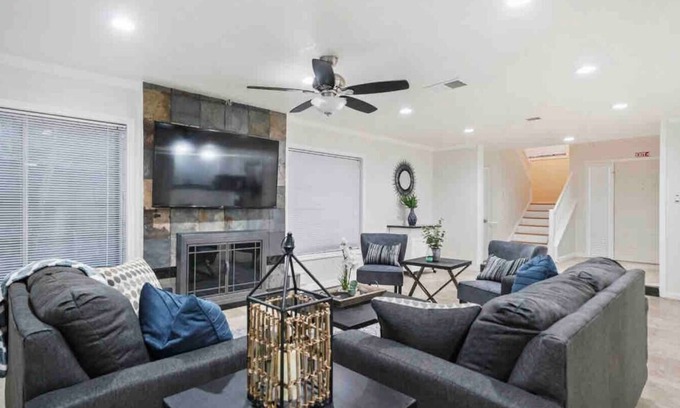 Humble House | Deerbrook Cottage 4 Bed 2.5 Bath-Pool Table