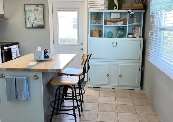 Boardwalk Apartment | Deja Blue 1 bedroom, apartment sleeps 4, North Beach! Walk to beach, Flagler Ave
