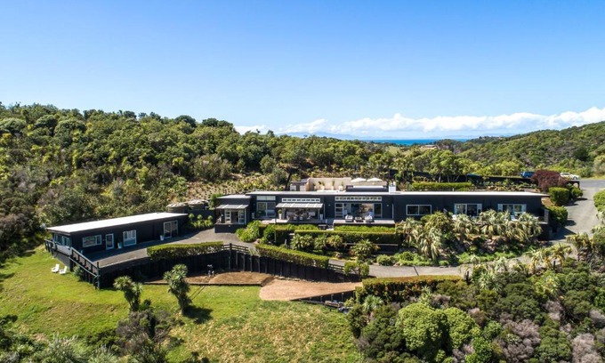 Matiatia Bay Apartment | Delamore Cove - Kowhai / You've Got It Maid