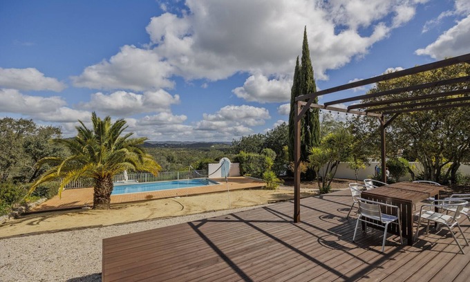 Sao Bras de Alportel Cottage | Delightful 3 Bedroom Farmhouse with Private Pool and large Gardens