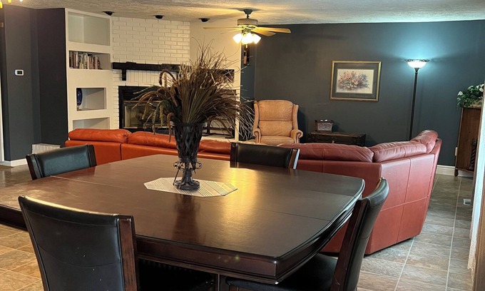 Aurora House | Delightful 1-bedroom house in Aurora