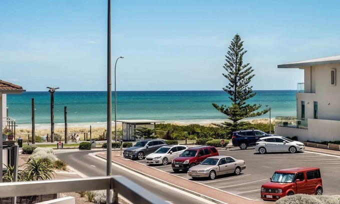 Henley Beach Apartment | Delightful 2BR Dusk By The Sea