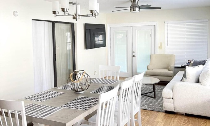 Clearwater House | Delightful 3 Bdrm Home, Mins to Clearwater Beach