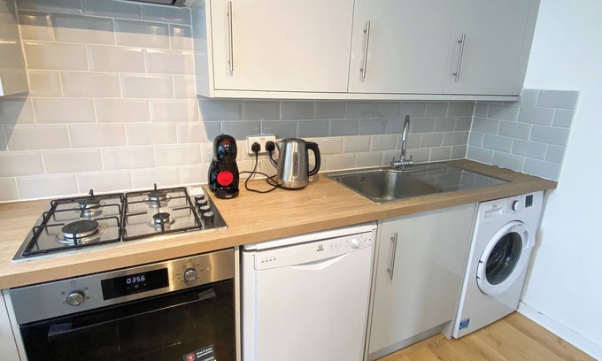 Latchmere Apartment | Delightful 3BD Maisonette — Clapham Junction!