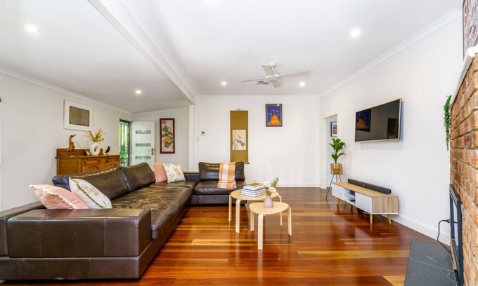 Pialligo Apartment | Delightful 3BR Escape | 9 mins to War Memorial