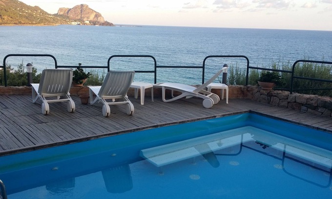 Sant'Ambrogio Apartment | Delightful apartment with direct access to the sea