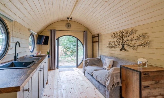 Mangotsfield House | Delightful Apple in the beautiful Cotswolds