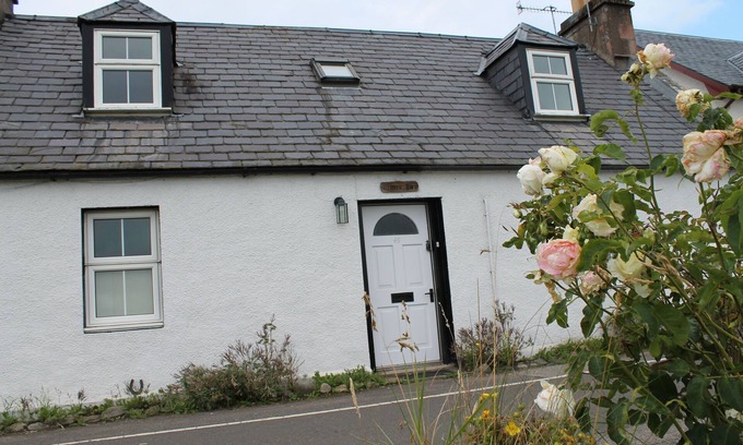 Avoch Cottage | Delightful Historic Fishermans Cottage By The Sea In Lovely Conservation Area