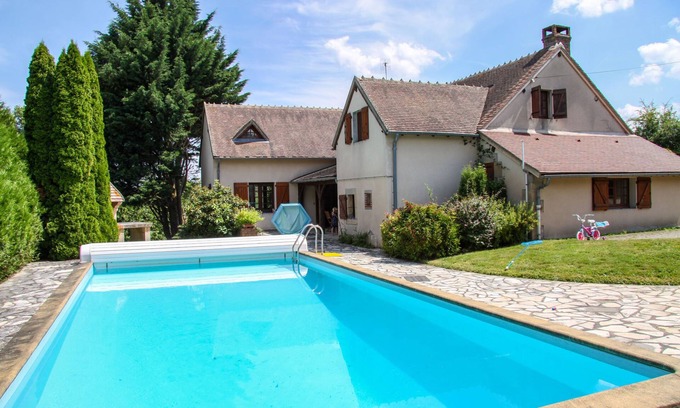 Cerilly House | Delightful holiday home with a large private swimming pool, perfect for families