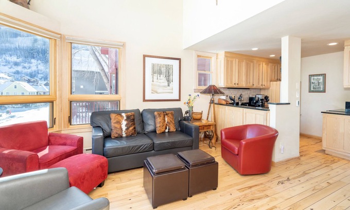 Telluride Condo | Delightful mountain condo with balcony - walk to lifts