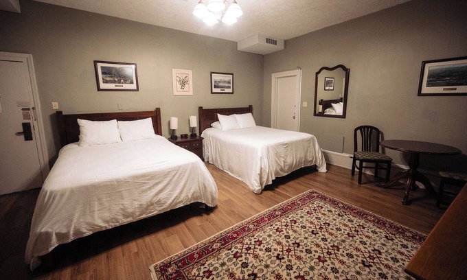 Shawnee On Delaware Hotel | Delightful Stay Awaits | Scenic Pocono Mountain View | Golf Access