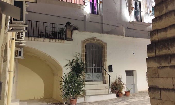 Grottaglie Apartment | Delightful studio apartment 71 in the historic center of Grottaglie, province of Taranto