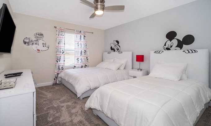 Four Corners Ski Chalet | Delightful Townhouse 4Beds/3Bath/Pool/18Min From Disney