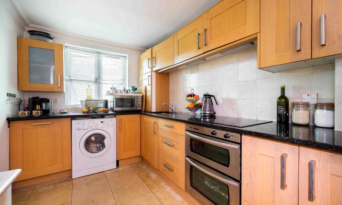West Brompton Apartment | Delightful West Brompton Apartment