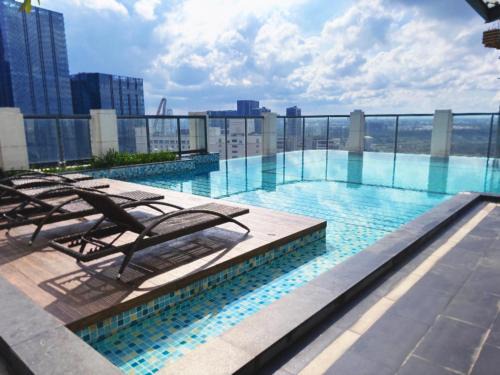 Little Japan Apartment | DeLux Best Central D1,3Bedrooms,2 Bath,Pool,Gym