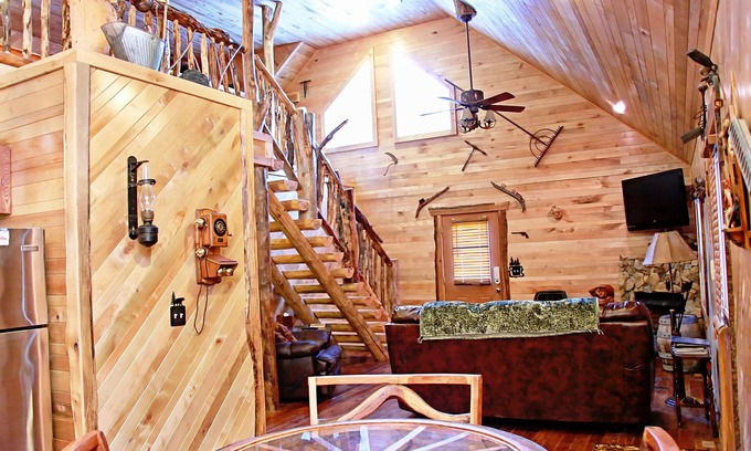 Henlawson Cabin | Deluxe 2 Bedroom Log Cabin