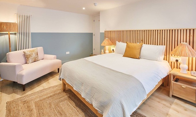South Cliff Apartment | Deluxe 4 Sleeper Cabana