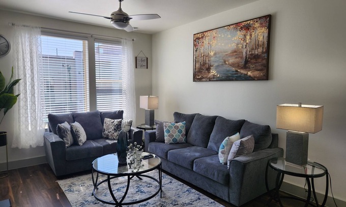 Weston Apartment | Deluxe and Gorgeous1 bed/bath APT in the heart of Frisco. Fast WIFI/Nice Pool.