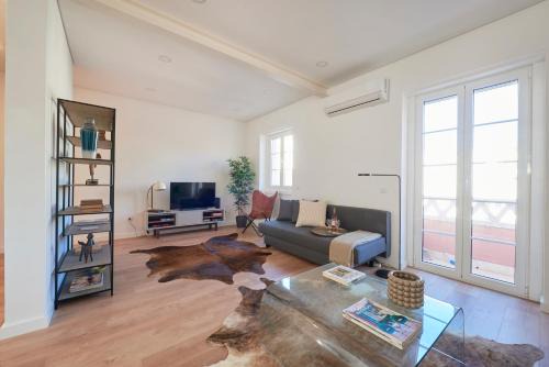 Lisbon Old Town Apartment | Deluxe Apt at Amazing Prime Location, By TimeCooler