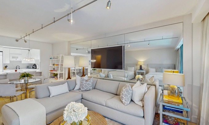 South Beach Condo | Deluxe beachfront condo with ocean views, pools, spas, gym, & valet parking