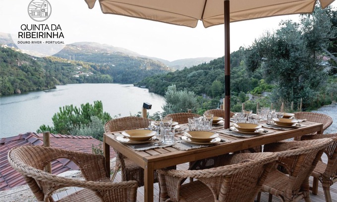 Cinfaes House | Deluxe Double or Twin Room with Astonishing View Over Douro River