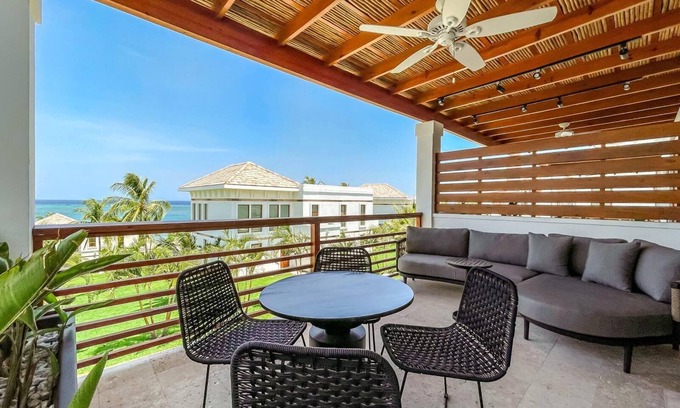 Pristine Bay Hotel | Deluxe Double Room at Las Verandas (2)