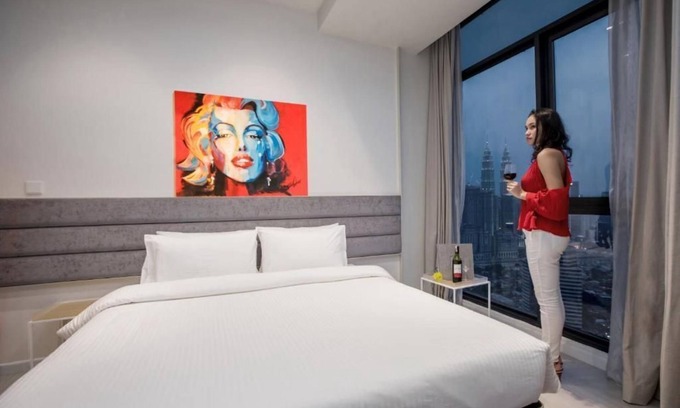 Malaysian Police Training Centre Apartment | Deluxe King Suite with Twin Tower View 26