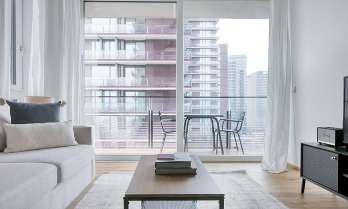 Erdberg Apartment | Deluxe Landstraße 1BR w/Pool & Doorman, steps to Metro U3, by Blueground