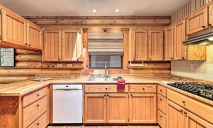 Sonora House | Deluxe Log Home Near Lakes and Twain Harte