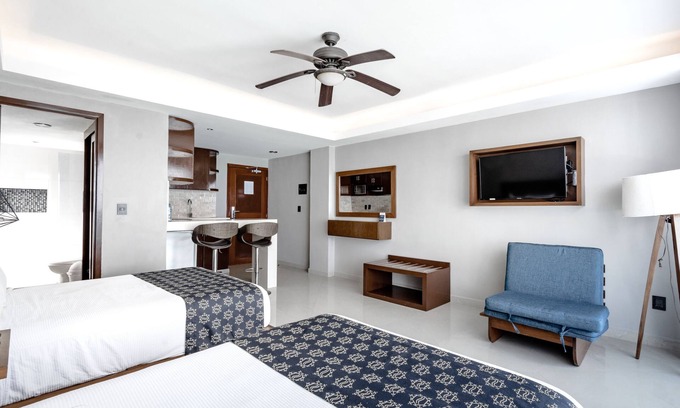 Punta Cancun Apartment | Deluxe ocean view with kitchenette at Hotel Ocean Dream Cancun