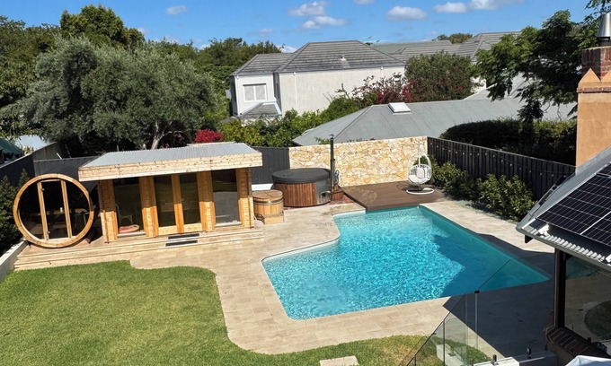Cottesloe House | Deluxe Private Spa Retreat in Heart of Cottesloe