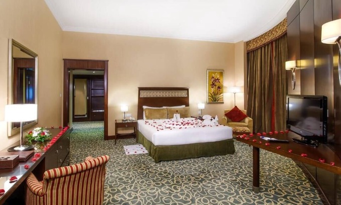 Al-Fujairah Apartment | Deluxe Room Near Workshop Café By Luxury Bookings