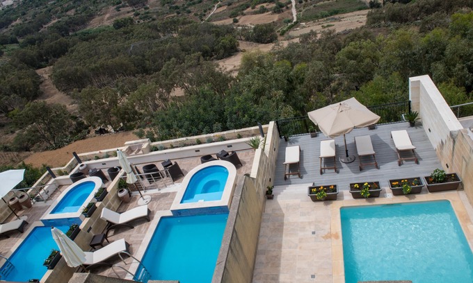 Xaghra Bed & Breakfast | Deluxe room with Valley & Pool View