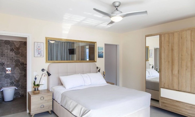 Evgiros Apartment | Deluxe suite with plunge pool