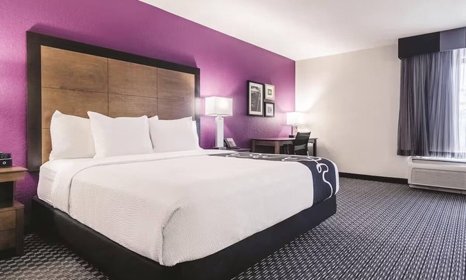 Myrtle Beach Hotel | Deluxe Suite with King Bed at La Quinta Inn: Free Breakfast & Near Beach