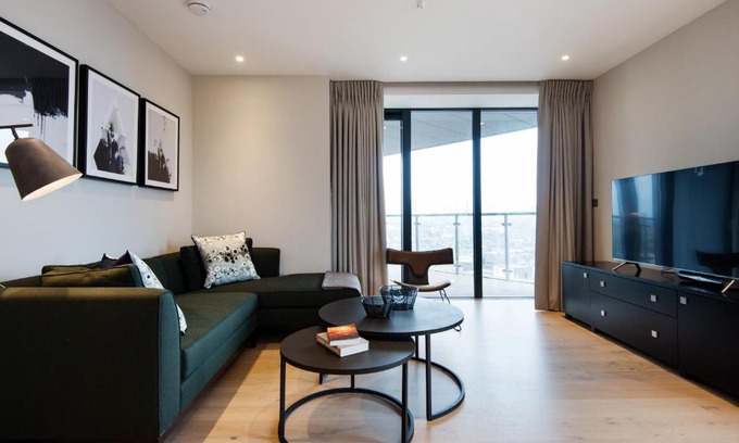 Warwick Apartment | Deluxe Victoria Home close to Buckingham Palace by UndertheDoormat